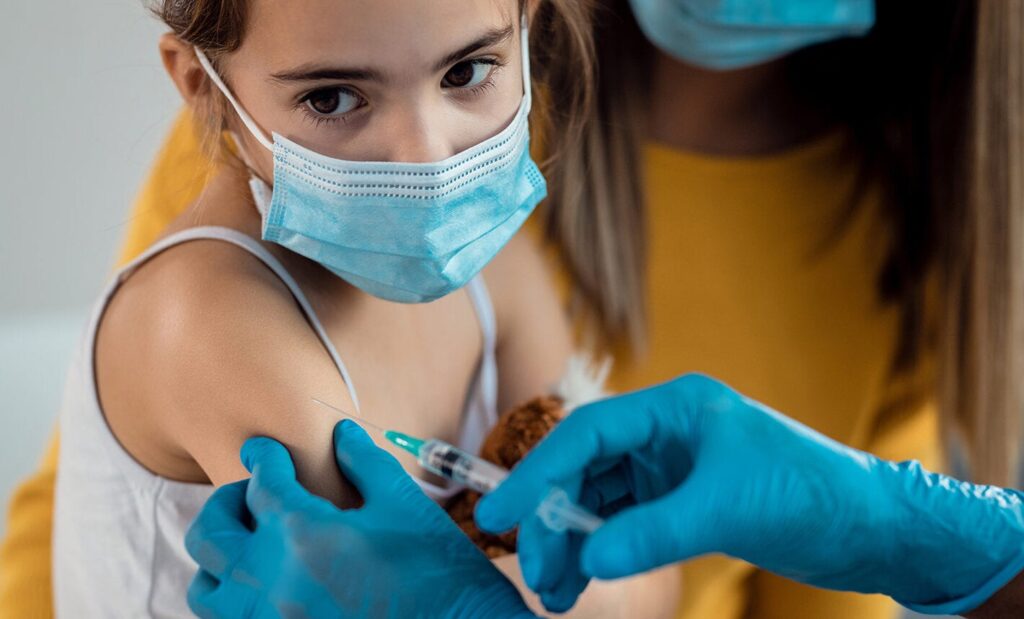 Nuevo operativo de vacunación en Arias al 3700: primera y segunda dosis con prioridad para menores y vecinos