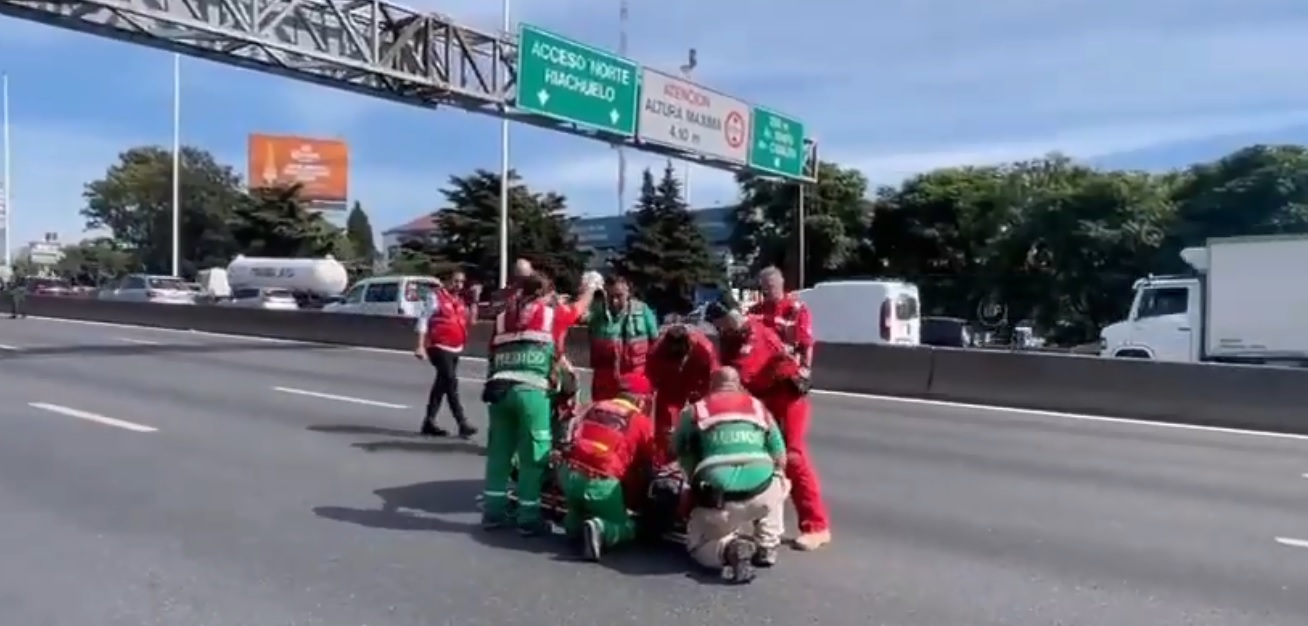 Chocaron dos vehículos de Gendarmería en General Paz y Cabildo: al menos nueve uniformados heridos